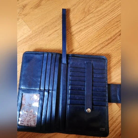 Hobo Intl Navy Leather Bifold Wallet Wristlet - Picture 6 of 7